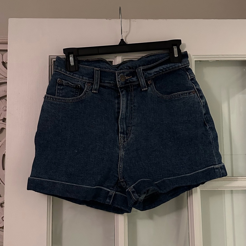 Levi’s high rise shorts. Size 26 - Picture 2 of 3